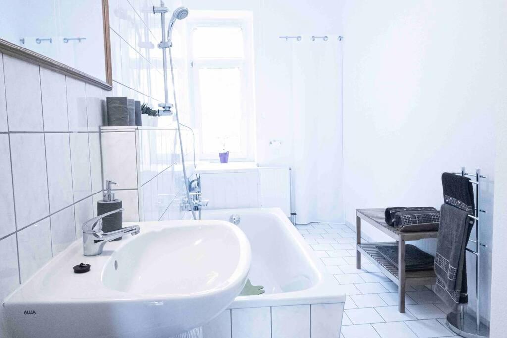 Top Moderne Wohnung In Leipziger Altbau - Netflix Inklusive Exteriör bild